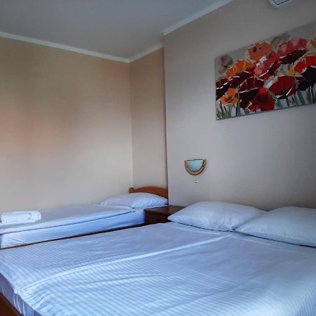 Guest House Katarina マリンスカ エクステリア 写真