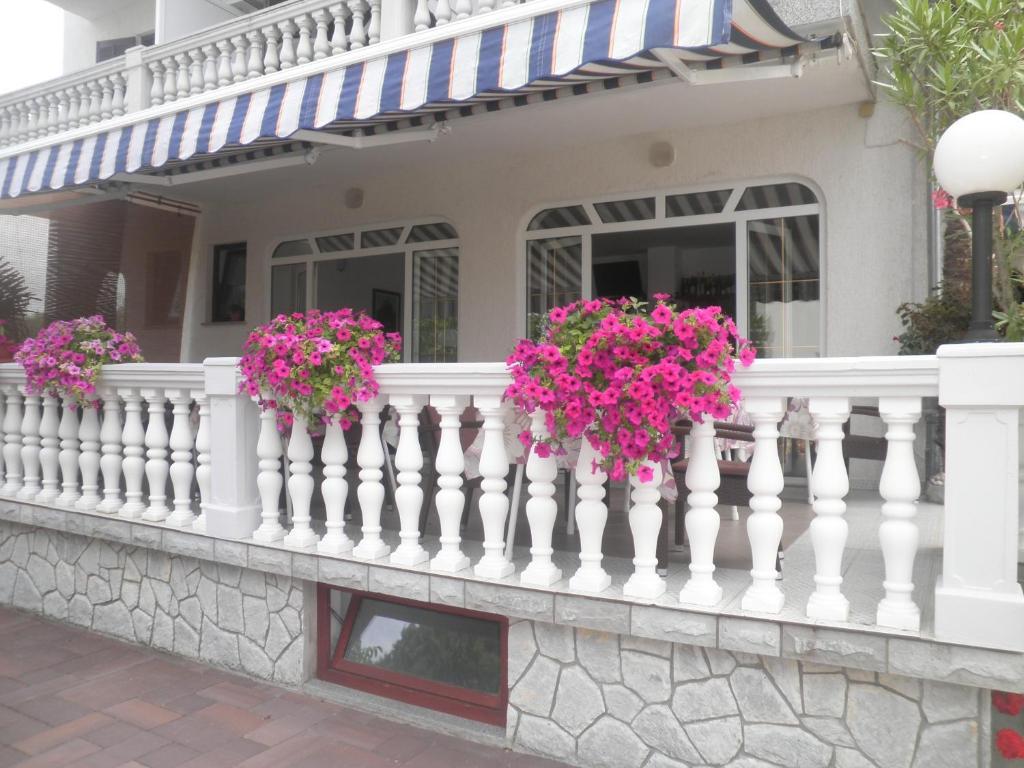 Guest House Katarina マリンスカ エクステリア 写真